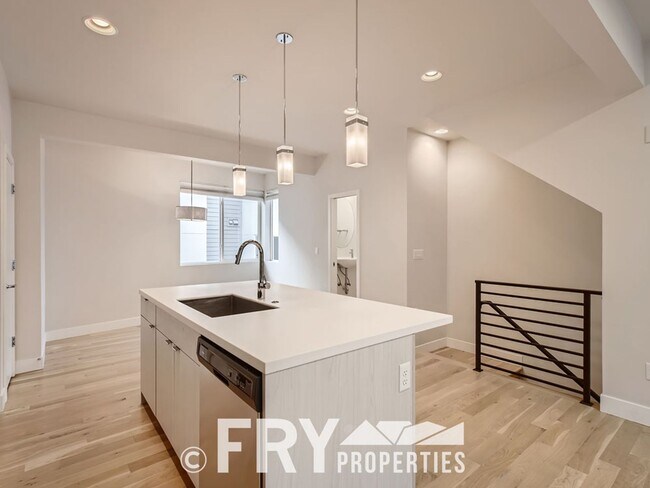 Building Photo - New Condo in South Sloan's Lake