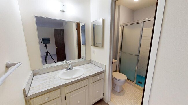 Building Photo - 3008 Bolgos Cir