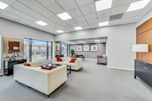 Building Photo - 520 S State St