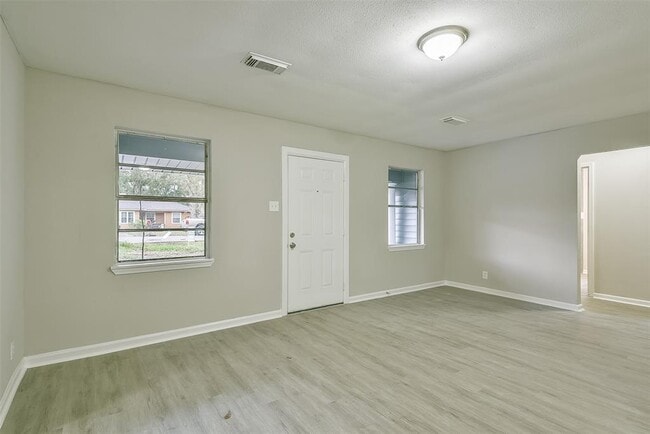 Building Photo - 500 Farrer St