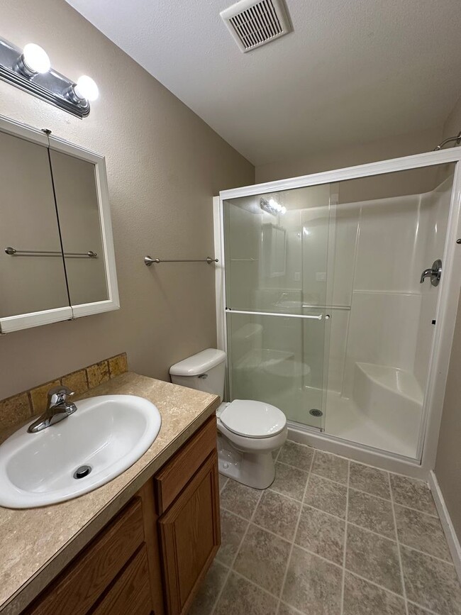 Building Photo - 3 Bedroom 2 Bath Home In NE Albany On a De...