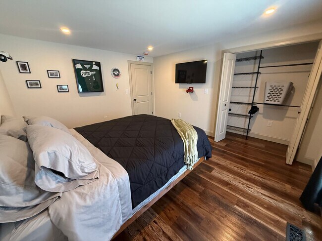 Building Photo - 2108 Veterans Dr
