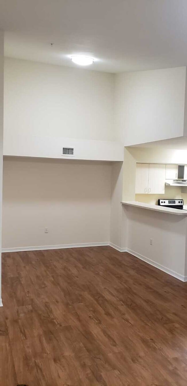 Building Photo - Elegant 2bedrooms 2 bathrooms