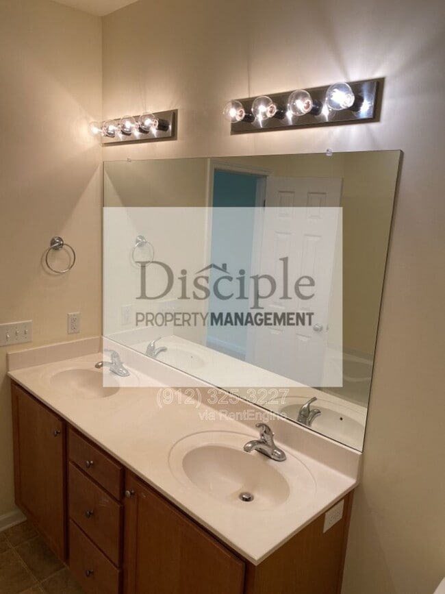 Building Photo - 169 Regency Cir