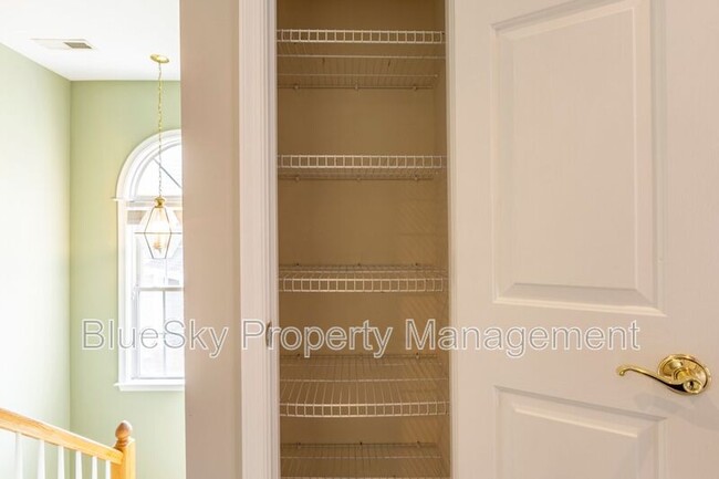 Building Photo - 2304 Ravenswood Ct