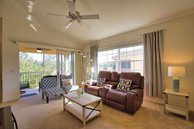 Building Photo - Annual Unfurnished 2 Bedroom 2 Bathroom Second Floor Condo in Casa Del Lago!