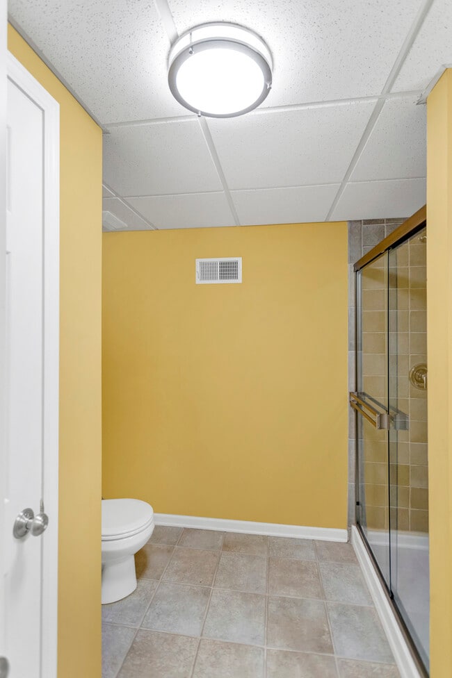 Building Photo - 3N812 John Greenleaf Whittier Pl