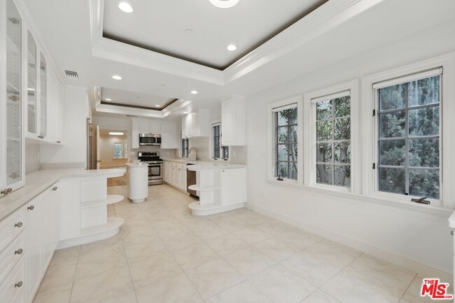 Building Photo - 412 N Maple Dr