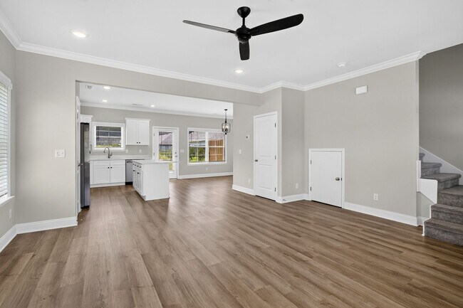 Building Photo - Luxury Townhome