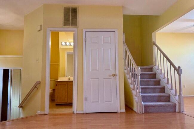 Building Photo - 14614 Stream Pond Dr