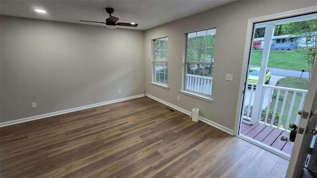 Building Photo - 3025 Mangum Dr