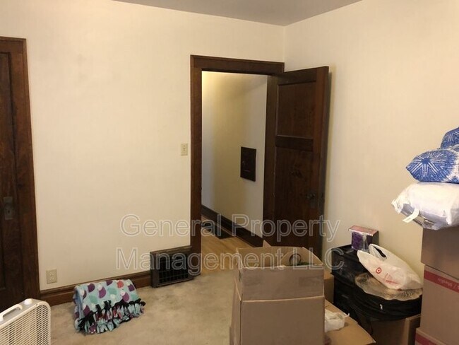 Building Photo - Great 3 Bed 1 Bath close to Water St. and ...