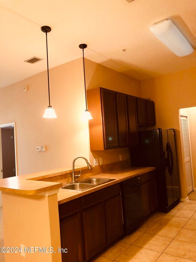 Building Photo - 7053 Snowy Canyon Dr