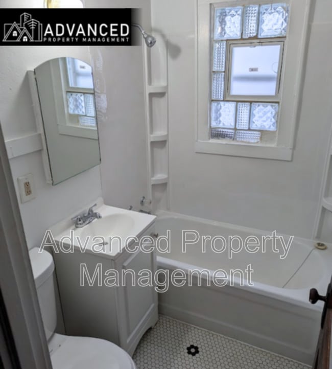 Building Photo - 3251 N 28th St