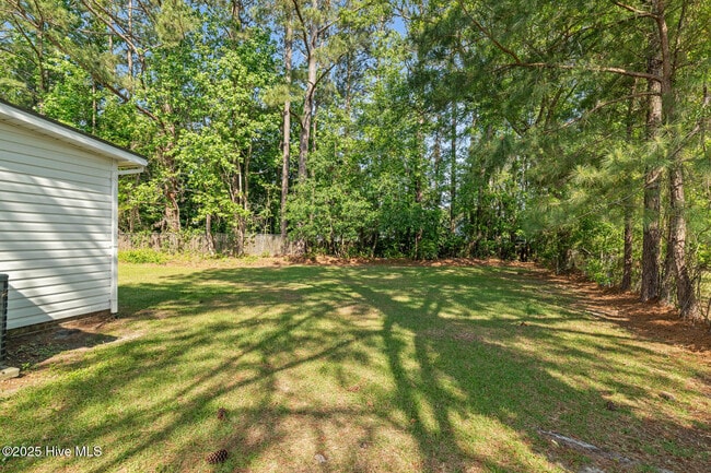 Building Photo - 141 Pine Crest Dr