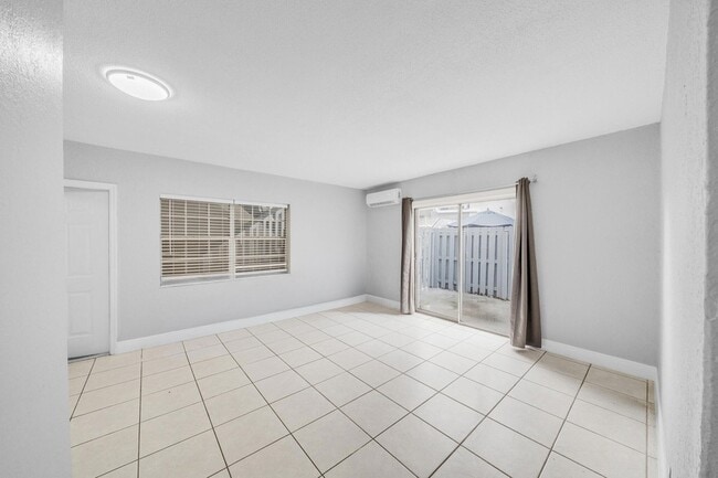 Building Photo - 626 SW 14th Ave
