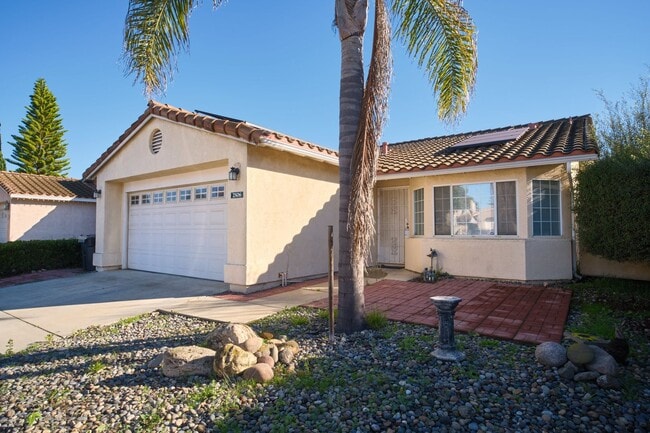 Building Photo - Lovely 3 Bedroom Home!