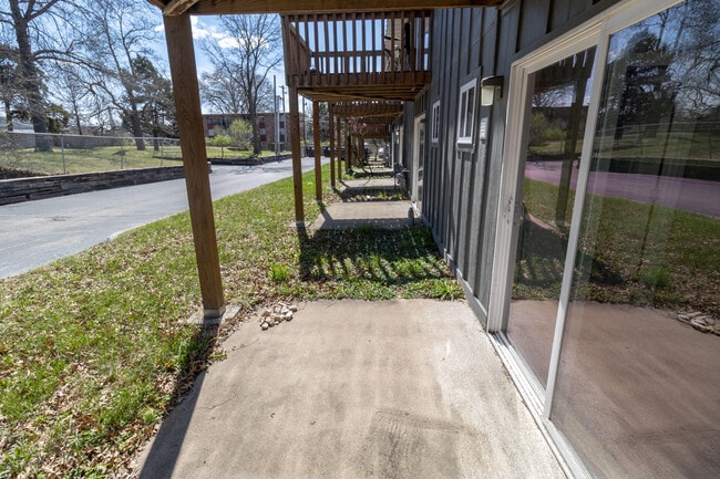 Building Photo - 105 N Garth Ave