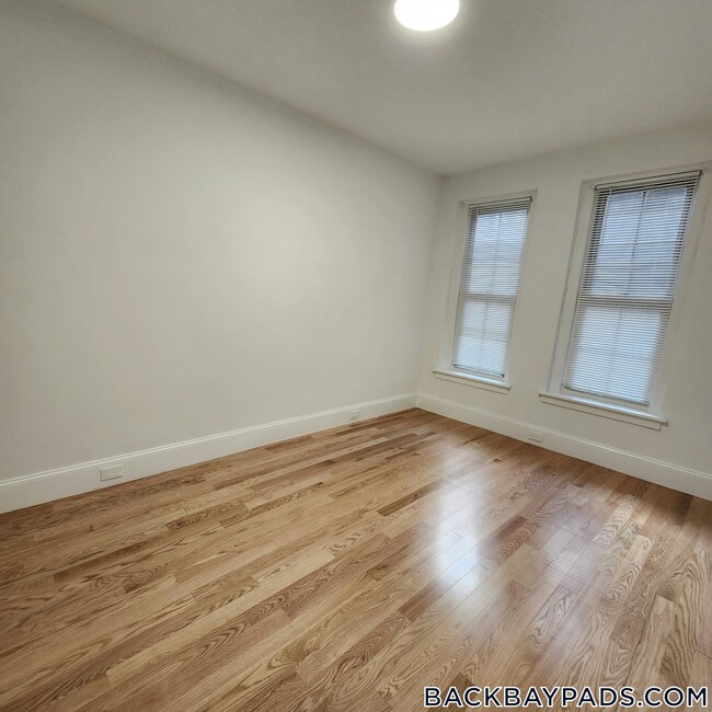 Building Photo - 60 Clearway St