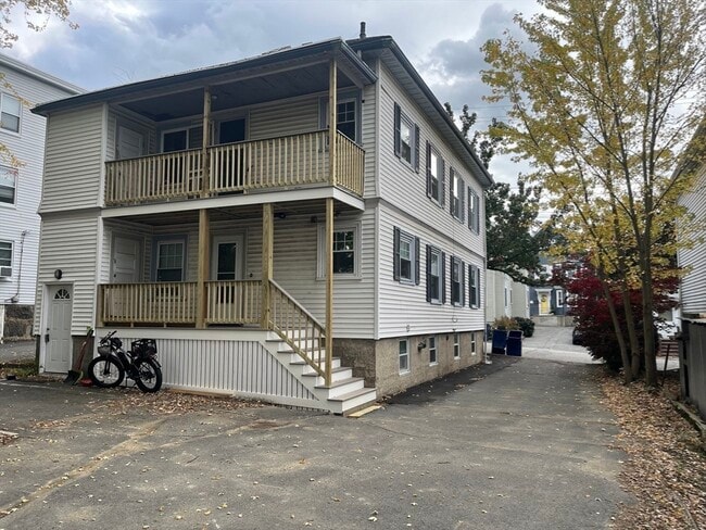 Building Photo - 12 Meadow St