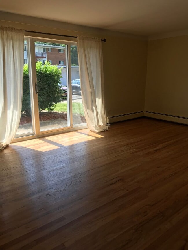 Building Photo - 1221 Island Dr