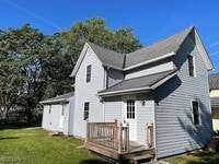 Building Photo - Charming 3 Bedroom 2 Bath House in Lorain- First Month Rent Half Off!!
