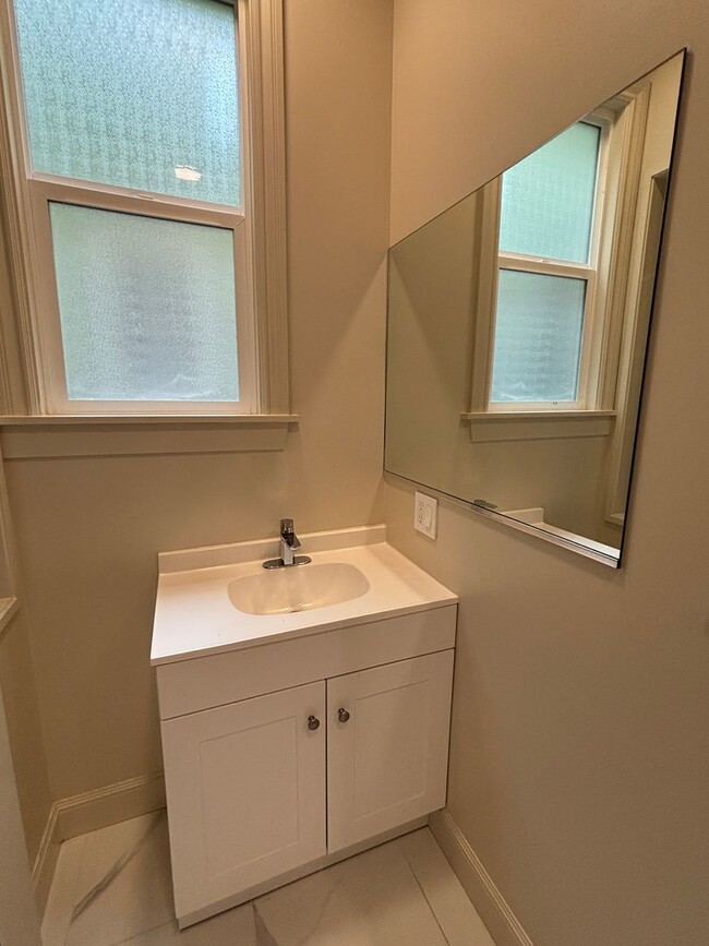 Building Photo - 2264