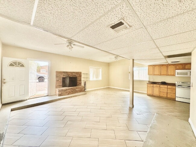 Building Photo - 2-bedroom, 2-bathroom Home Nestled in the ...