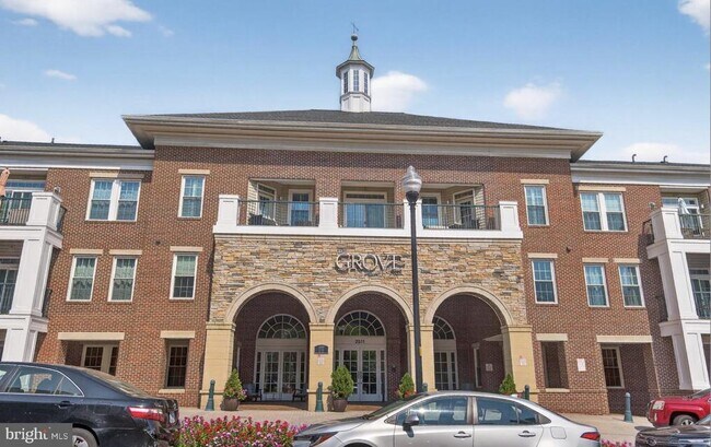 Building Photo - 2465 Army Navy Dr