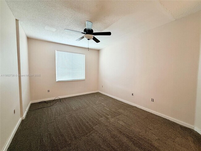 Building Photo - 6984 SW 39th St