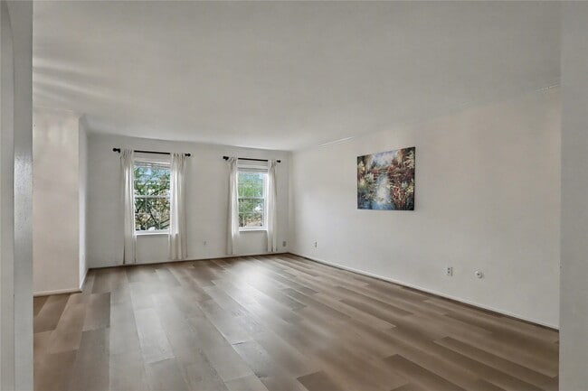 Building Photo - 357 N Post Oak Ln