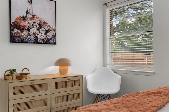 Building Photo - 7105 Lilac Ln