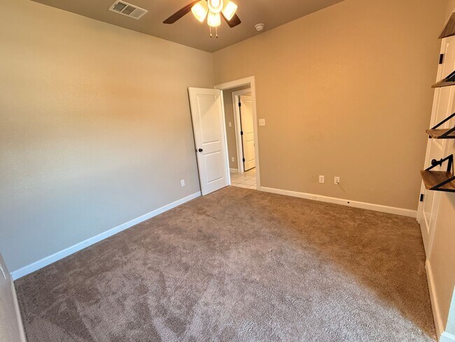 Building Photo - 4-Bedroom House for Rent in Copperas Cove