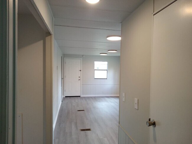 Building Photo - Cozy Roy Harris Loop mobile home