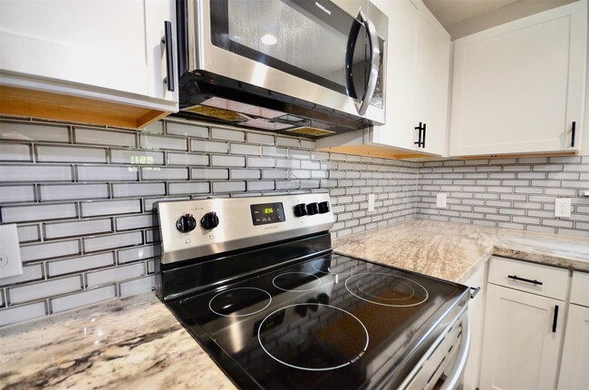 Building Photo - 4735 Redbud St