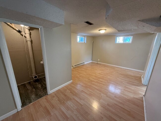 Building Photo - Two bedrooms, one quarter bathroom home, pet friendly, central air!