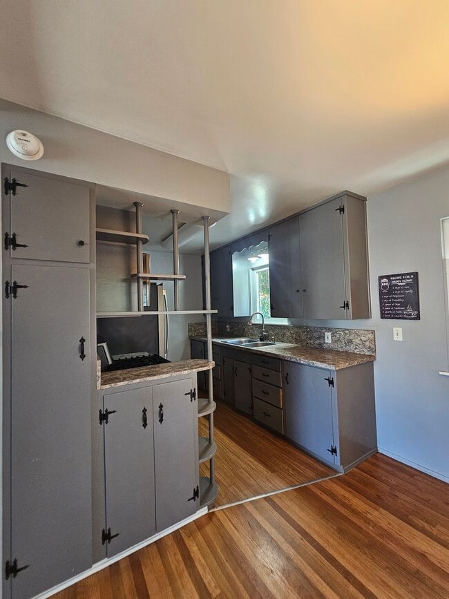 Building Photo - 7 Elm Ct