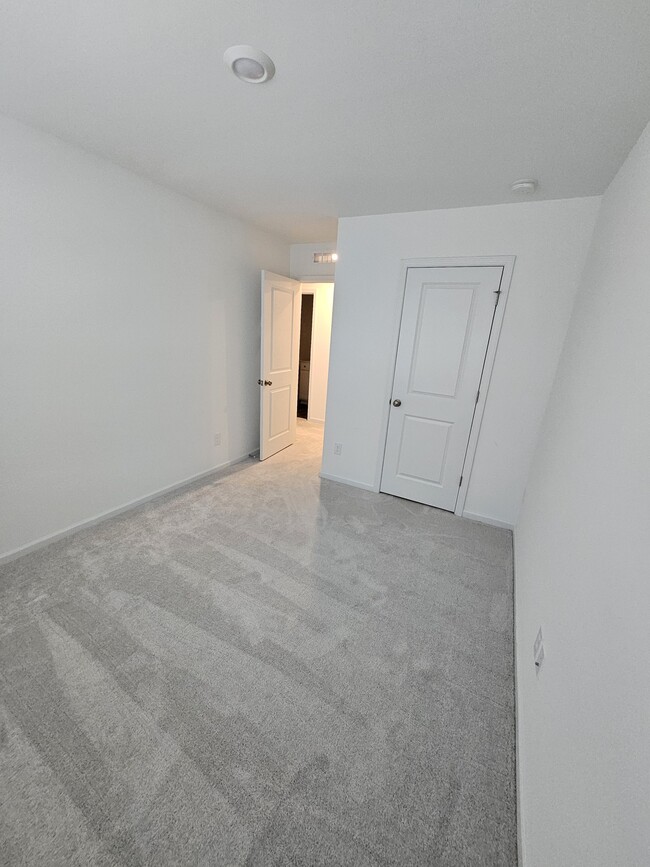 Building Photo - 868 Pilot St