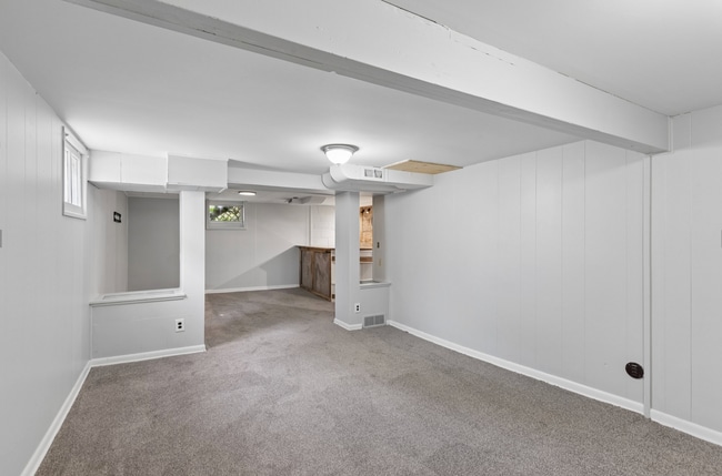 Building Photo - 519 S 56th St