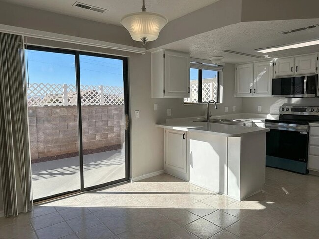 Building Photo - Single-Level 3 Bedroom Townhome in St. George