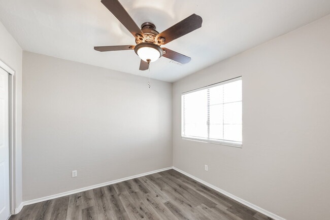 Building Photo - 11427 W Yuma St