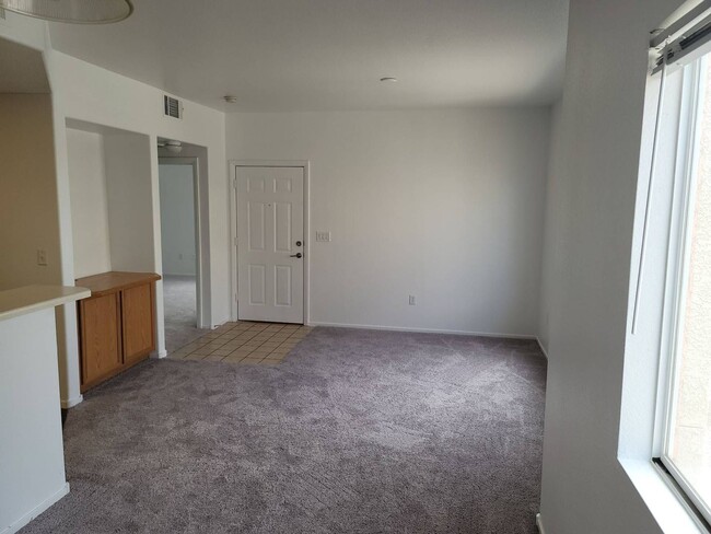 Building Photo - CENTRALLY LOCATED CONDO!