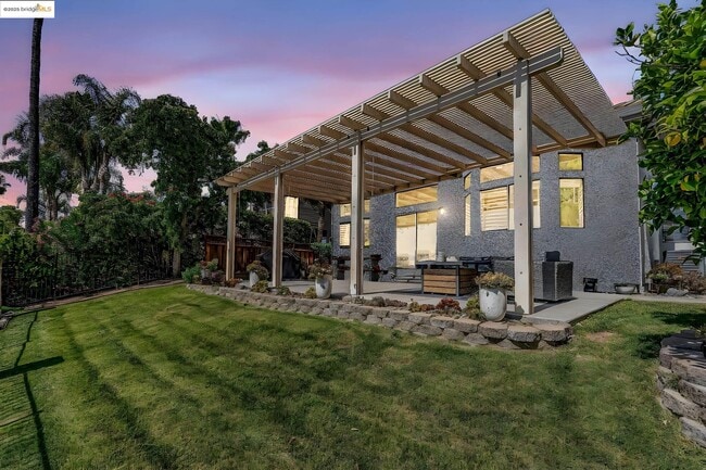 Building Photo - 2435 Pinehurst Ct