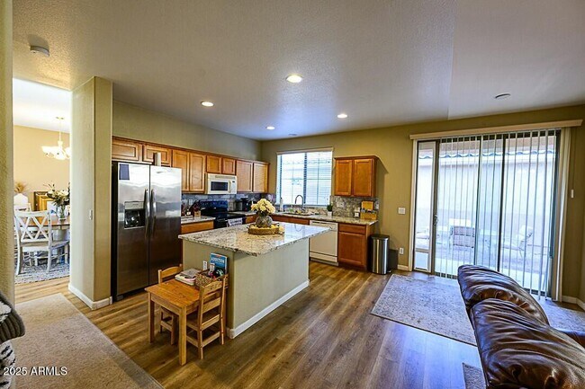 Building Photo - 13612 W Cypress St