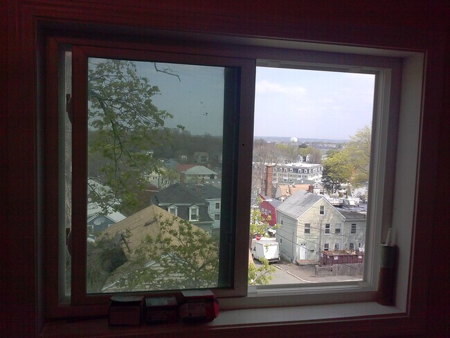 Building Photo - 19 Nichols St