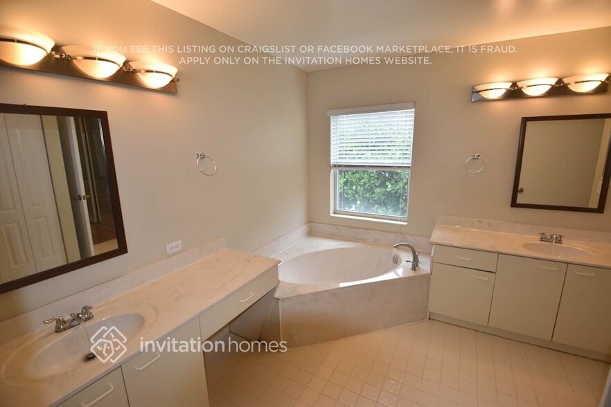 Building Photo - 7171 Saratoga Waters Way