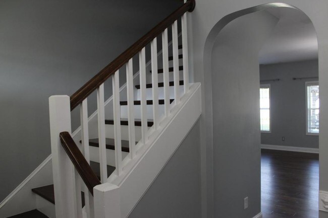 Building Photo - 648 Stonebriar Ave