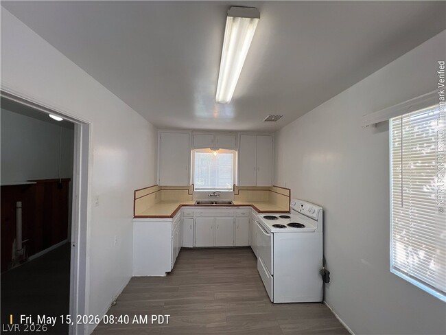 Building Photo - 229 Circle Dr