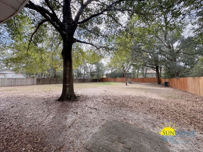 Building Photo - Quaint 2-Bedroom Home in Prime Fort Walton Beach!