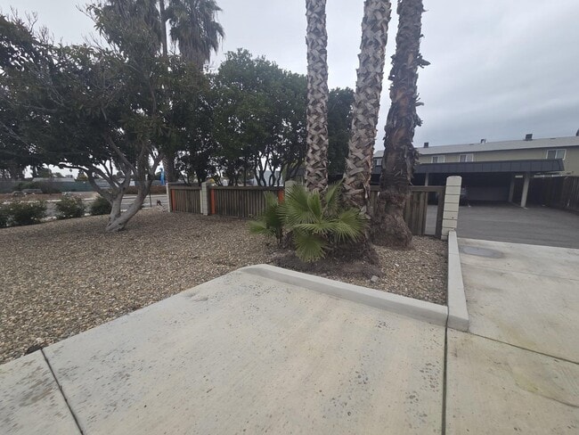 Building Photo - 1007 Bluebell Dr